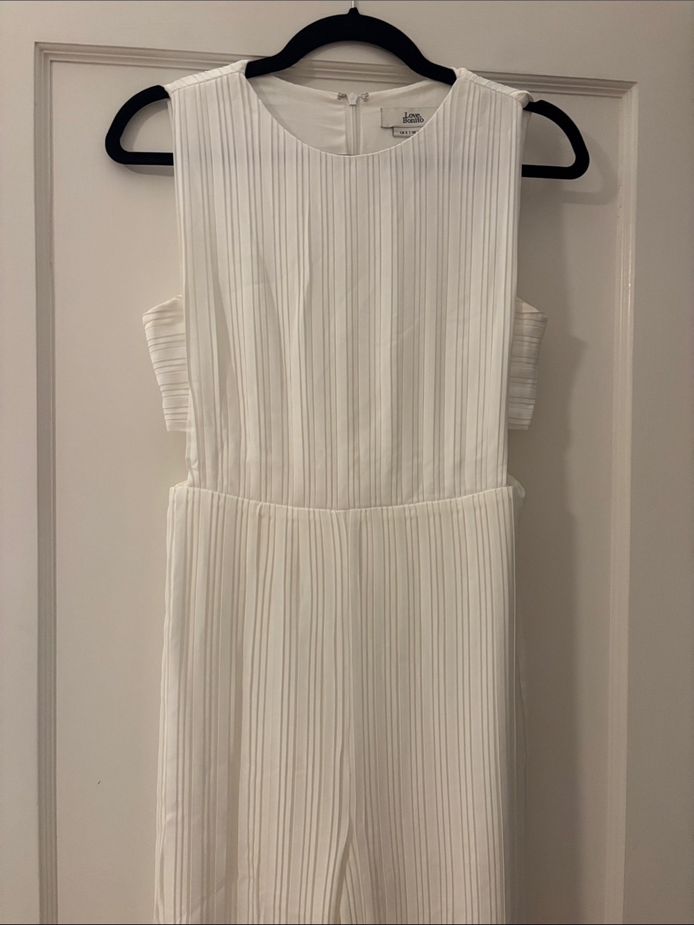 White Pleated Sleeveless jumpsuit